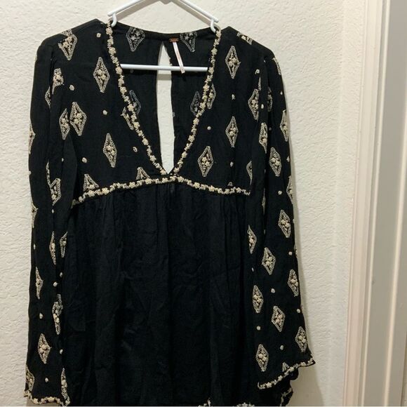 Free People Embroidered Bell Sleeve Top Tunic Size XS NWOT - Picture 1 of 6
